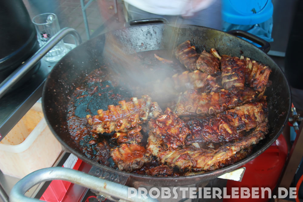 BBQ mit Live-Musik BBQ mit Live-Musik